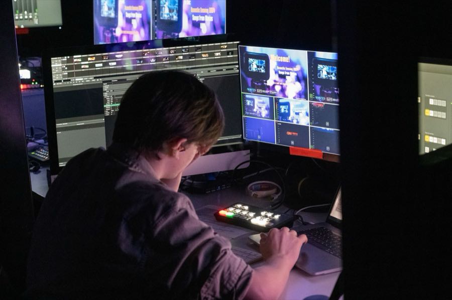 Live TV & Broadcasting – production still 25