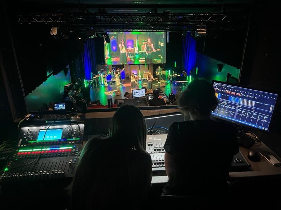 Live TV & Broadcasting – production still 38